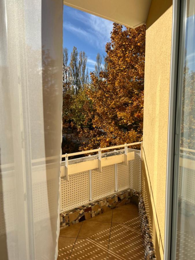 Privatunterkunft Kleiner Balkon In Muenchen West Eksteriør billede